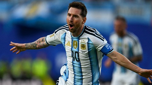 'Almost inhuman' - Xavi calls Messi the 'Michael Jordan of football'
