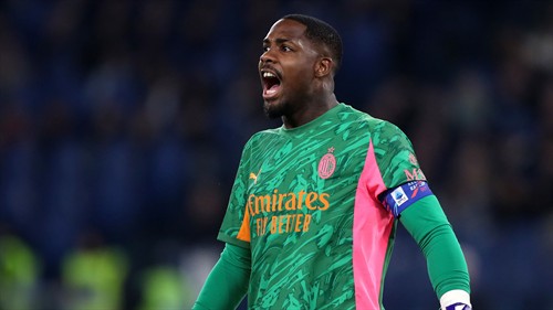 Maignan 'open' to Premier League transfer as Chelsea 'intensify' talks