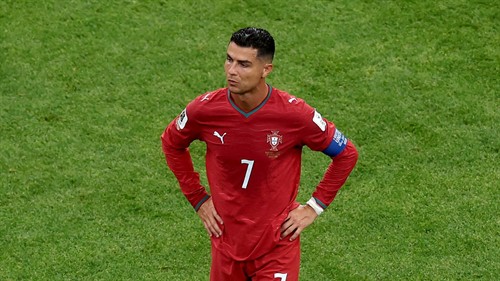 Owen backs Ronaldo to 'shut up' critics & match Messi's hat-trick exploits