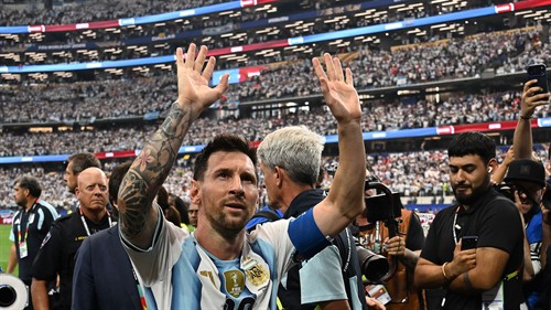 Klose congratulates Messi on World Cup record