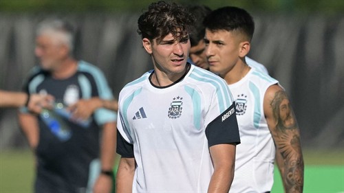 Aguero claims Alvarez ‘would fit in spectacularly’ at Barcelona