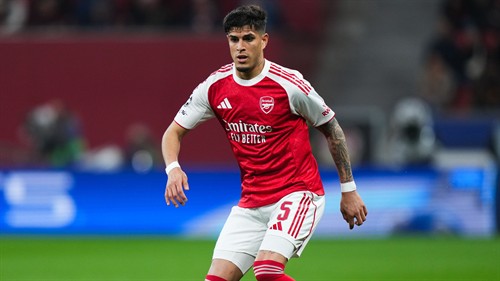 Arsenal complete permanent signing of Hincapie