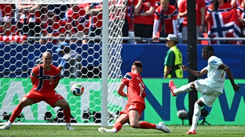 Dembele runs riot! Quickfire hat-trick downs Haaland-less Norway