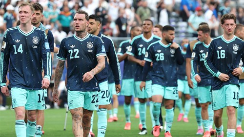 Kroos takes aim at Germany squad and warns of World Cup exit