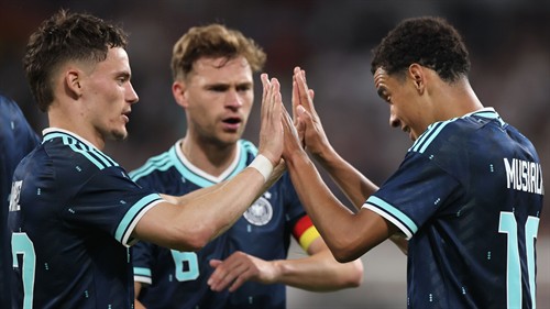 Kroos takes aim at Germany squad and warns of World Cup exit