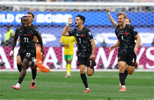 Canada score late, late winner to break South Africa hearts and book spot in last 16