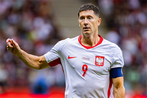 Robert Lewandowski set to join MLS side Chicago Fire after Barcelona exit
