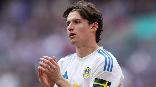 ‘Like Messi!’ - Leeds advised against inviting Aaronson offers