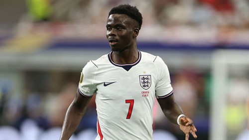 'Doesn't look right at all' - Neville expresses Saka 'concern'