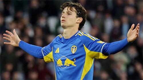 ‘Like Messi!’ - Leeds advised against inviting Aaronson offers