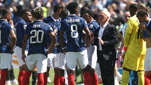 Lineker backs Deschamps for World Cup glory