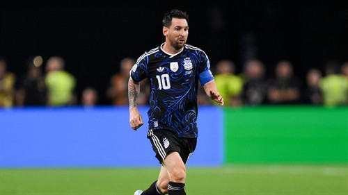 'Messi doesn't upset team-mates' - CR7 'accident waiting to happen'