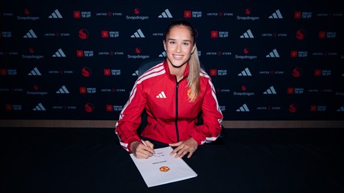 Man Utd Women complete first summer signing