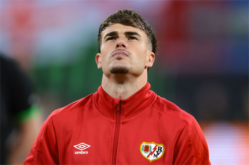 Chelsea agree terms with Pep Chavarria as talks with Rayo Vallecano continue
