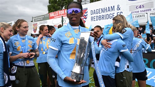 Lionesses star Bronze signs new Chelsea contract