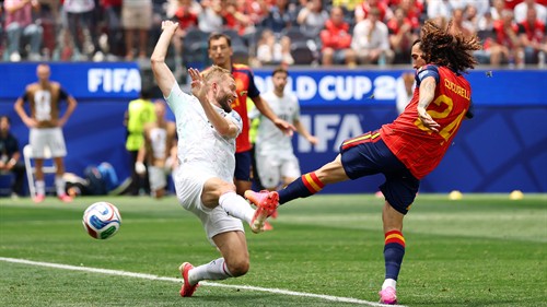 Oyarzabal at the double & Yamal dazzles as Spain begin to cook