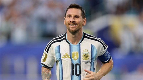 ‘Back together again’ - Messi reunites with Antonela & sons