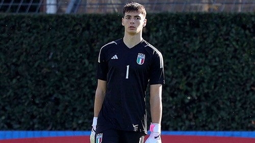 The new Donnarumma? PSG confirm signing of 18-year-old goalkeeper