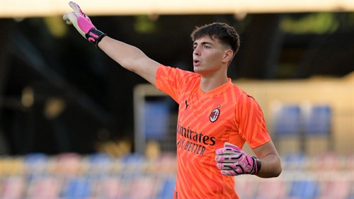 The new Donnarumma? PSG confirm signing of 18-year-old goalkeeper