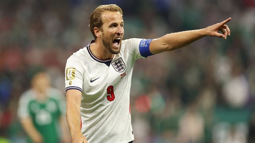 ‘The f*cking new Salt Bae!’ - Crouch embarrassed by Kane hug