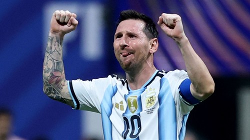 Ibrahimovic: Messi needs help despite 'animal' form