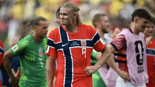 Jordan Henderson vows to stay at World Cup despite arm injury