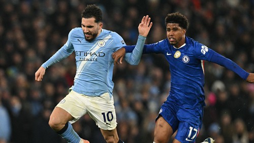 Man Utd & Chelsea agree ￡50m Santos deal