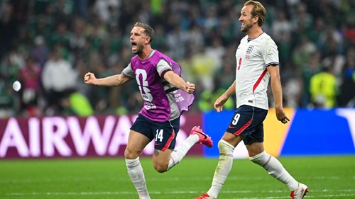 Jordan Henderson vows to stay at World Cup despite arm injury