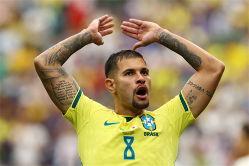 Newcastle juggle Guimaraes doubts and Manzambi pursuit