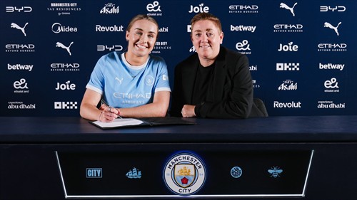 Lionesses star Charles swaps Chelsea for Man City