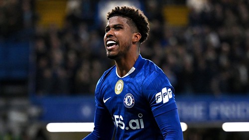 Santos completes 'dream' £50m transfer to Man Utd from Chelsea
