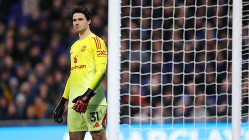 Man Utd complete signing of veteran keeper on free transfer