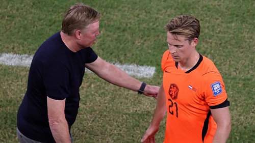 Barca furious with Koeman over De Jong injury