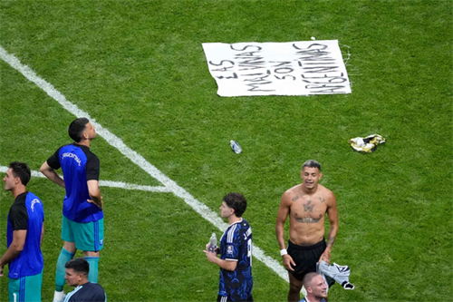 UK minister urges FIFA to investigate Argentina over Falklands banner