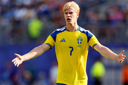 Newcastle's 346m bid for Spurs midfielder Bergvall rejected