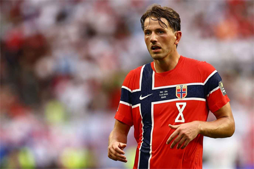 Sander Berge to Man Utd? Carrick plans midfield signing alongside Santos and Tielemans