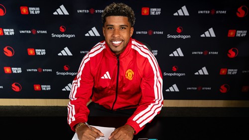 Referee booed as Man Utd lose to Wrexham on Santos debut