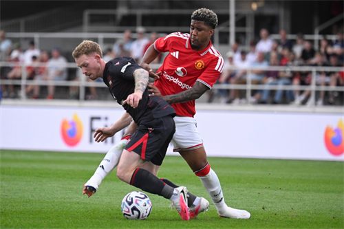 Carrick impressed by Santos in Manchester United debut