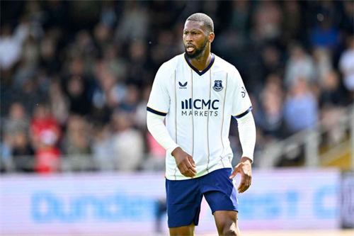Beto welcomes Barry battle after Everton’s Dundee victory