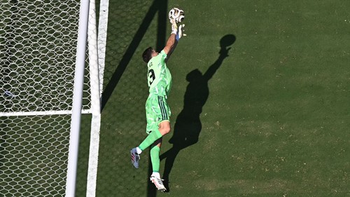 Messi goes missing as abject Argentina pay for Enzo red card