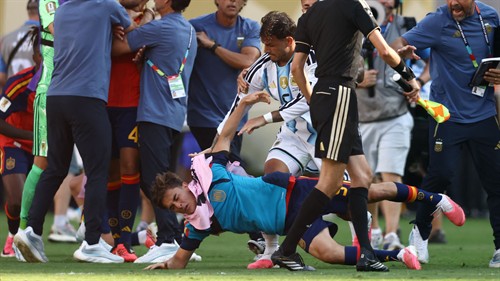 Paredes sent off after brawl mars Argentina's World Cup final loss