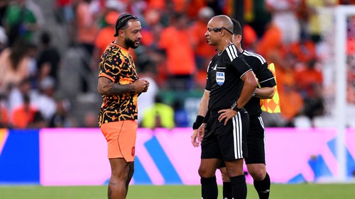 Depay and Corinthians in bonus stand-off