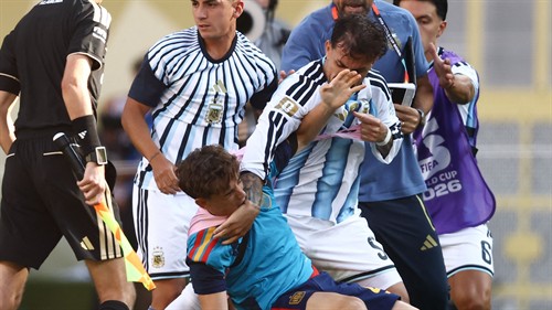Spain star Lamine Yamal mocks Argentina rival Leandro Paredes with comical ‘fight of the year’ sign after feisty end to 2026 World Cup final