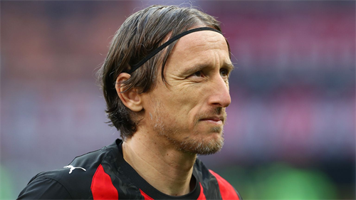 Modric delays retirement for CL final bid