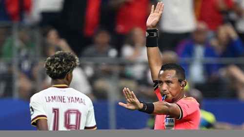 Ref responds to Deschamps' criticism of decisions in World Cup semi-final