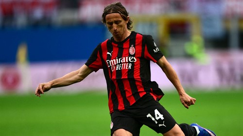 Modric delays retirement for CL final bid