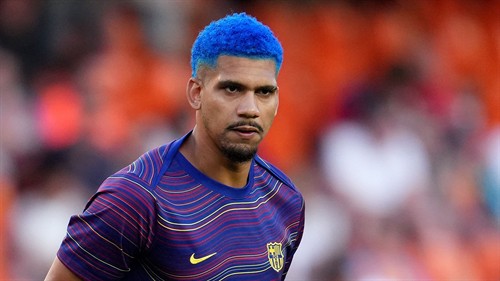 Araújo controls Barcelona's mercato to rebuild the defence