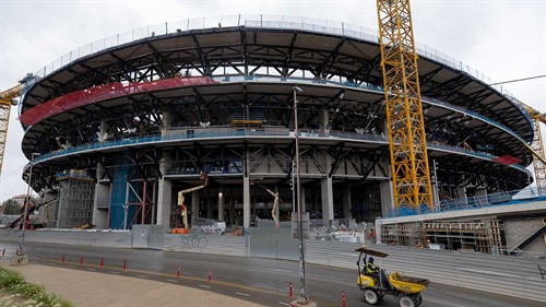 Worker dies at Camp Nou site