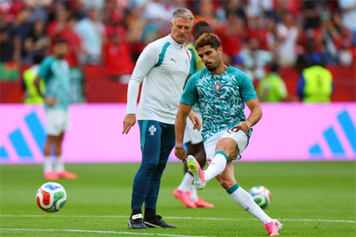 Chelsea's Pedro Neto asking price impacted by Bradley Barcola & Yan Diomande