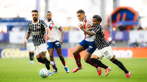 Rare aerial invasion: moments of terror in Brazil force players to hit the ground